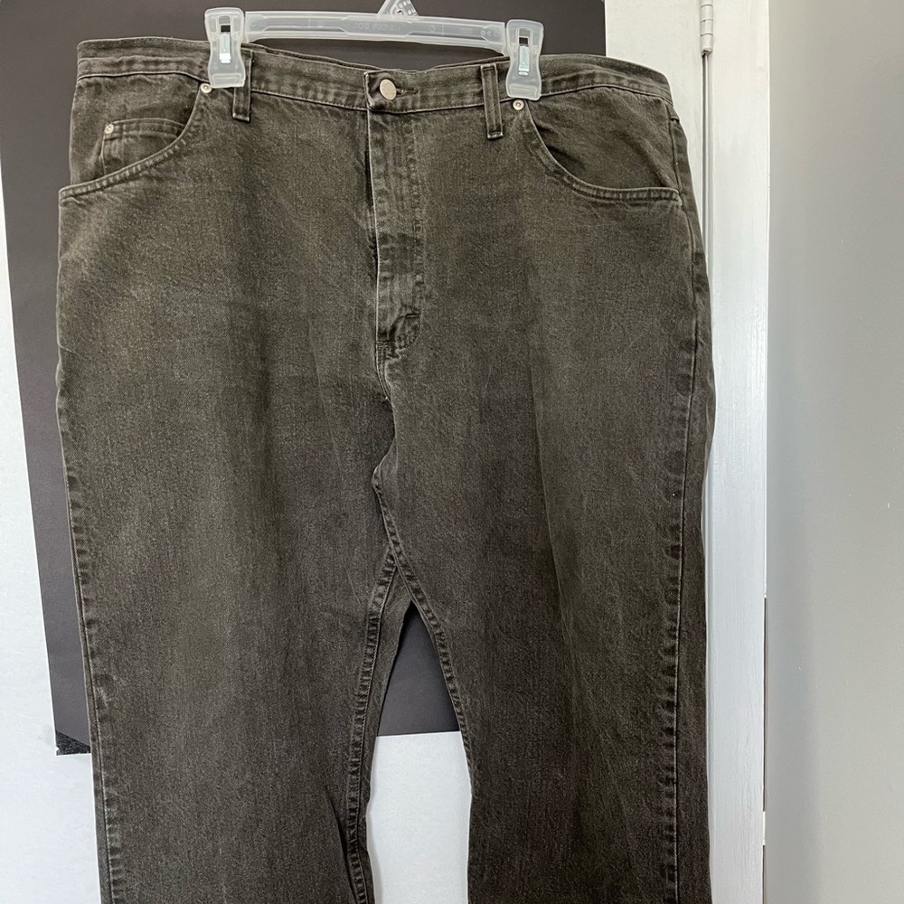 Men’s wrangler jeans.